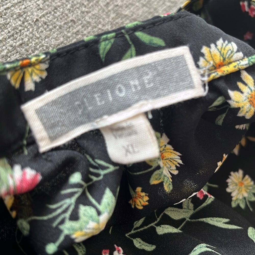 Black flowered blouse. - Picture 3 of 3